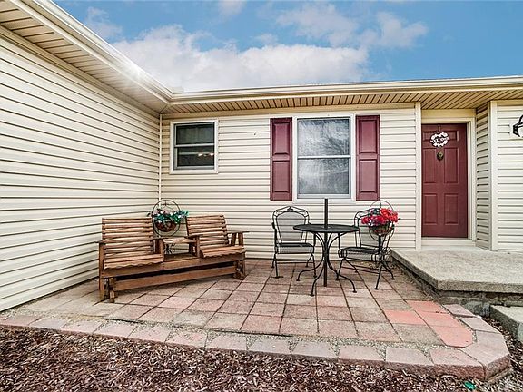 4th image of 715 Wisteria Dr