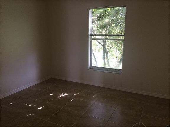 4th image of 725 Fargo Dr