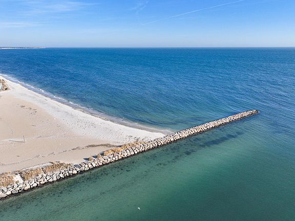3rd image of 21 Cape Isle Drive