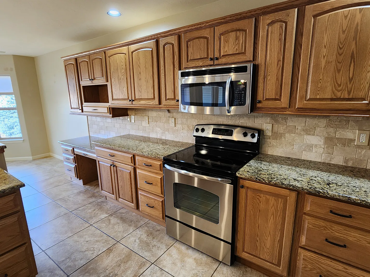 3 bed, 1448 sqft, $2,300 — Photo 4