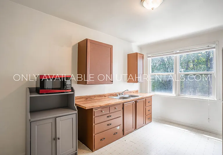40 E State St #C — Photo 7