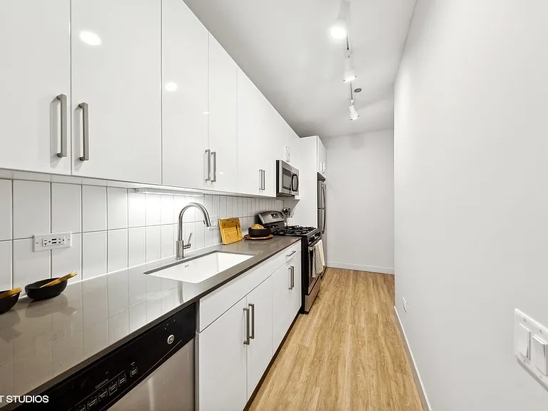 330 S. Wells St — Photo 57
