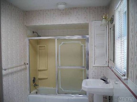 4th image of 17 Ponder Ln