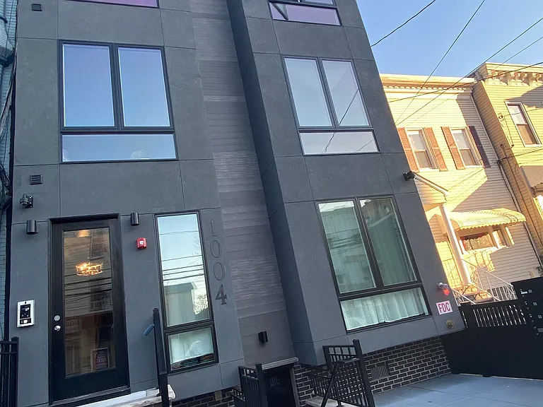 1004 Summit Ave #102 — Photo 19