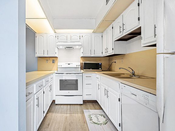 5th image of 9 Atrium Circle #A