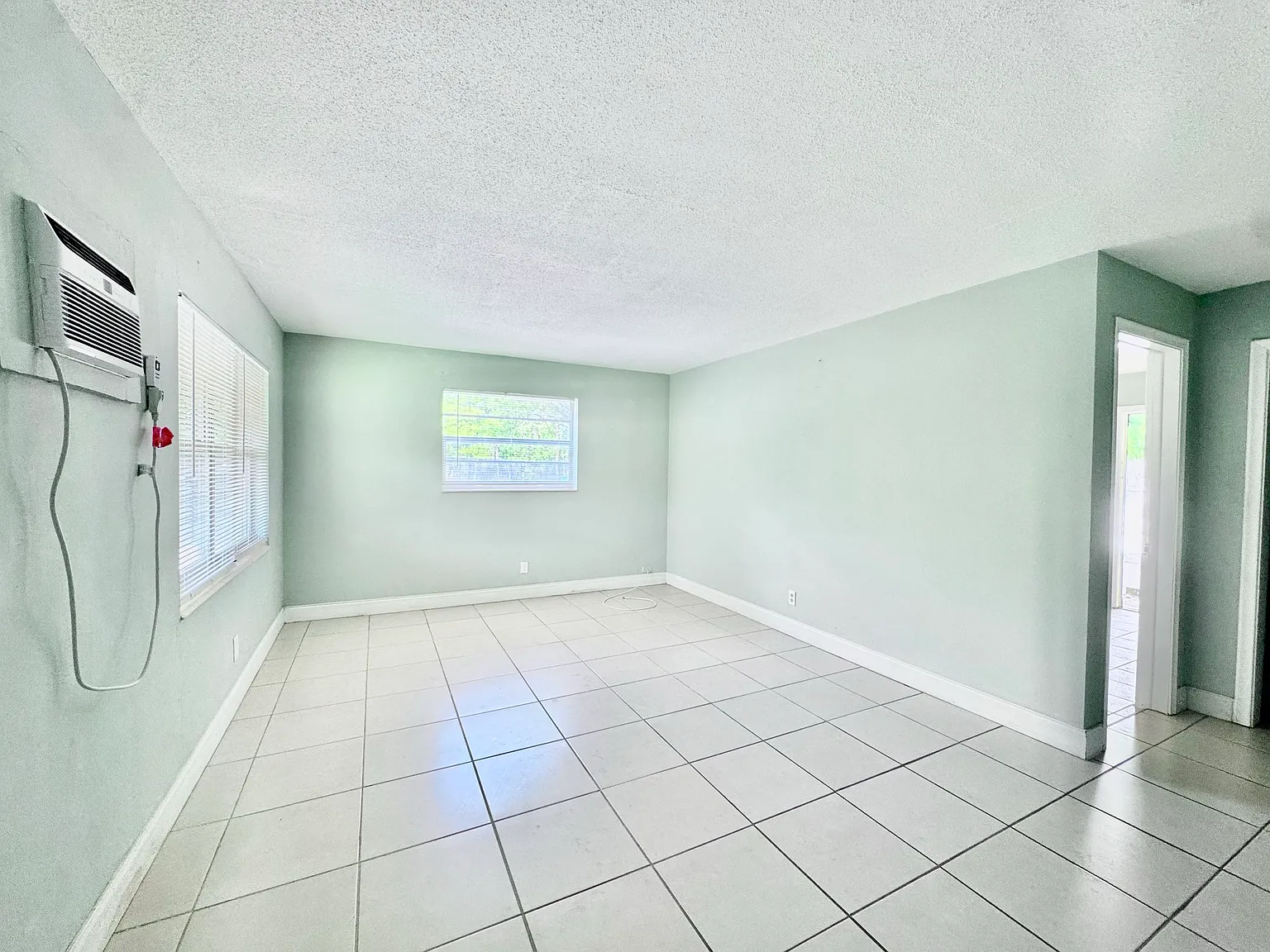 1 bed, 800 sqft, $1,700 — Photo 2