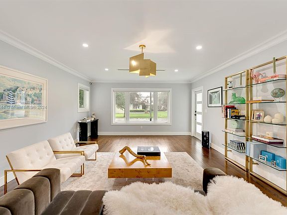 3rd image of 547 Giralda Ave