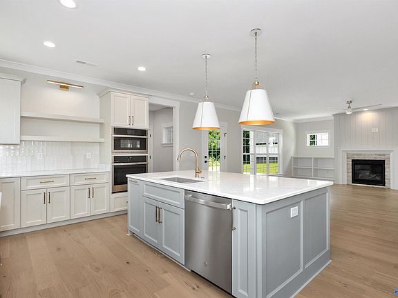 5th image of 125 Grand Springs Ct