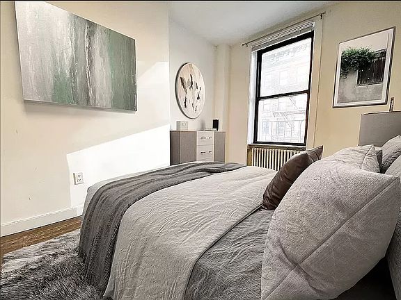 4th image of 406 W 39th St APT 4R