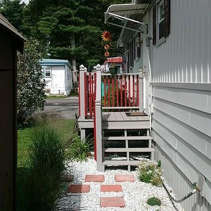 3rd image of 12 Gladys Dr