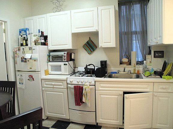 5th image of 162 E 85th St APT 4R