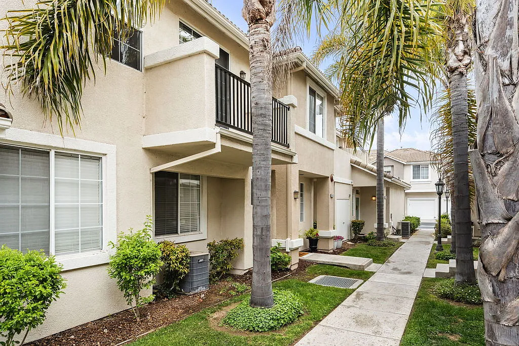 2 bed, 2.0 bath, 1421 sqft, $3,150 — Photo 1