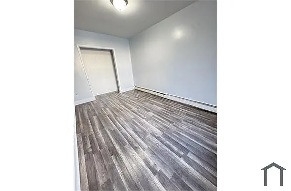 Building Photo - 47 Van Duzer St #2