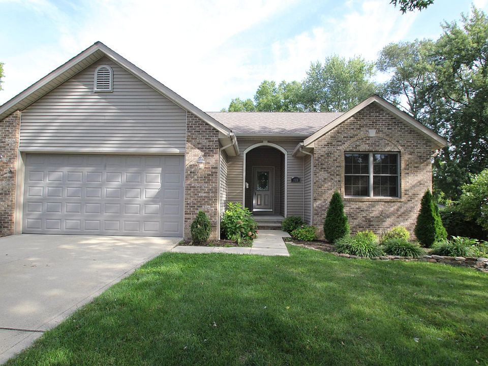 1st image of 715 Deepwood Dr