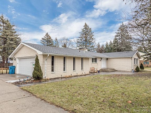 4th image of 3887 Oak Dr