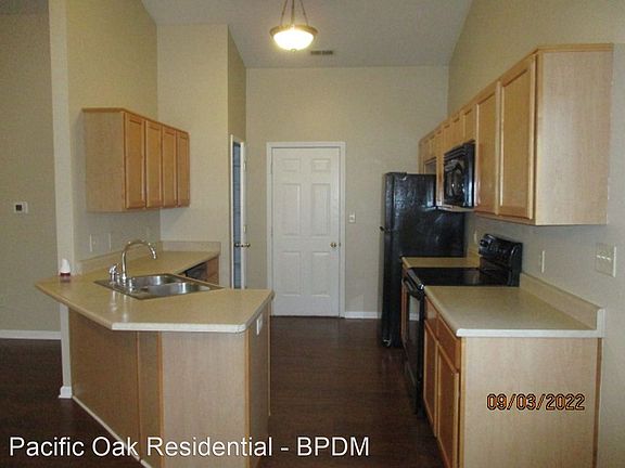 5th image of 227 School House Dr