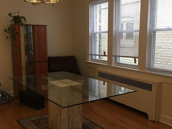 3rd image of 5324 W Cullom Ave #House