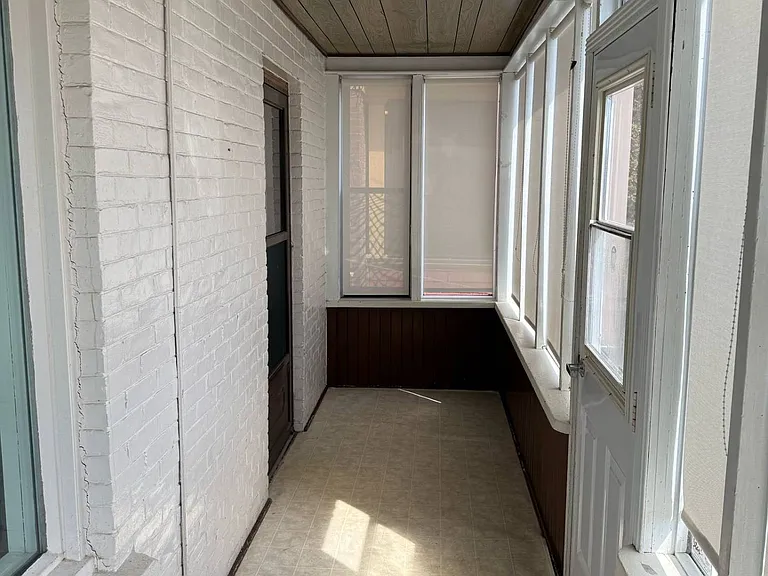 38 Crown St — Photo 16