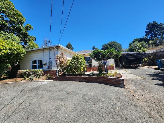 3rd image of 568 Admiral Callaghan Ln
