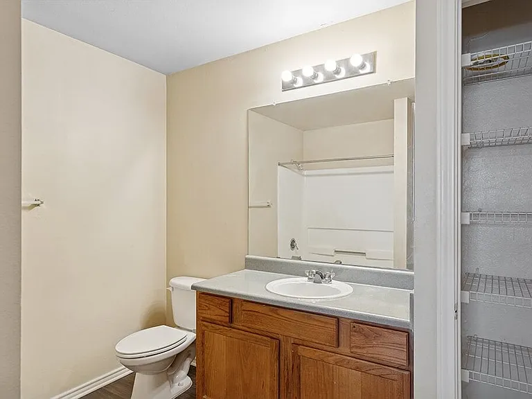 Ironwood Crossing Apartments & Townhomes — Photo 7