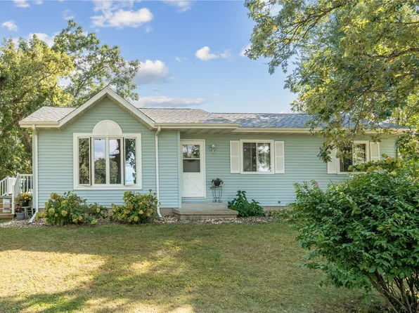3766 Greens Grove Rd, Center Point, IA 52213