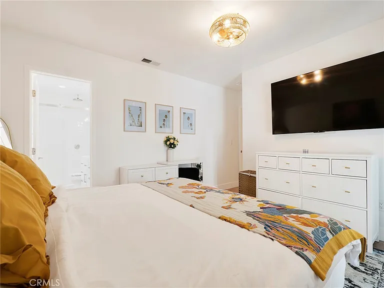 10018 Cozycroft Ave — Photo 15