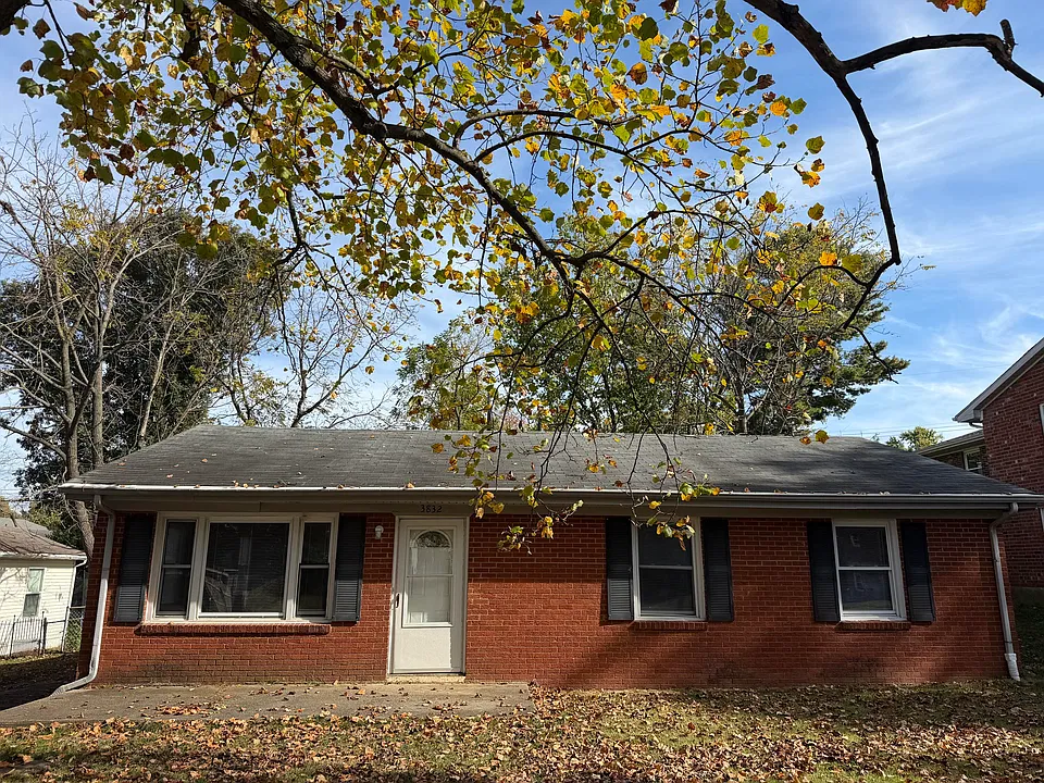 3832 Walhampton Dr