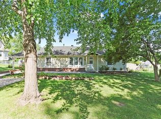 6904 Leona Rd, Pleasant Valley, MO 64068