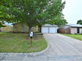 2410 Clearwood Dr, Arlington, TX 76014