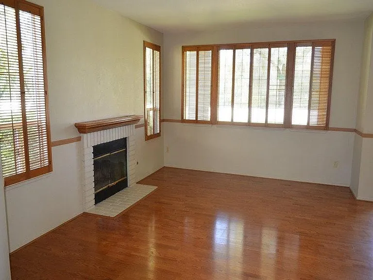 425 Huyler Ln #D — Photo 3