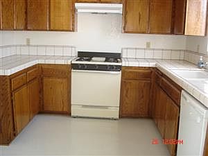 2nd image of 766 W 17th St #C