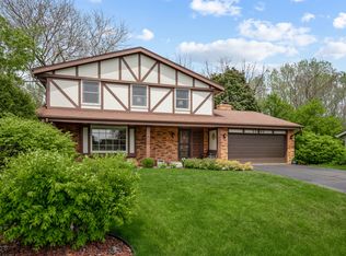 5595 Whirlaway Ln, Racine, WI 53402