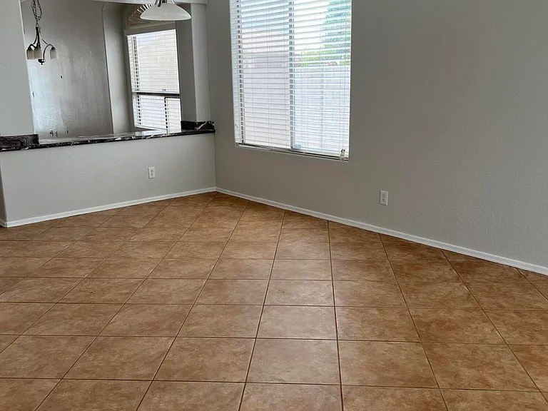 407 W Helena Dr — Photo 3