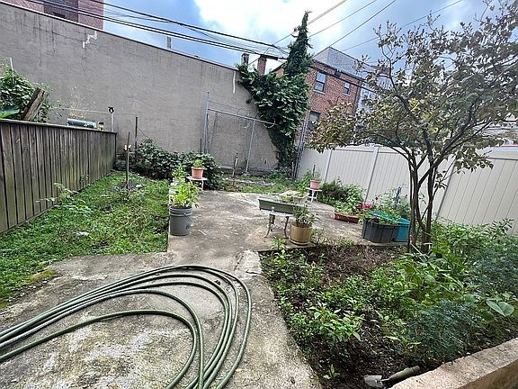 4th image of 2229 Wallace Ave