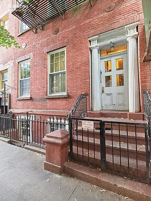 Rented by Sotheby's International Realty | media 18