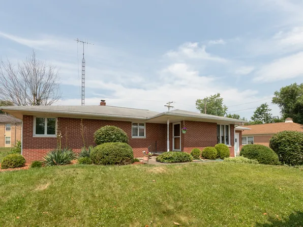 636 S Jackson Park Dr, Seymour, IN 47274