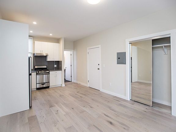 3rd image of 1658 Sacramento St #1141R