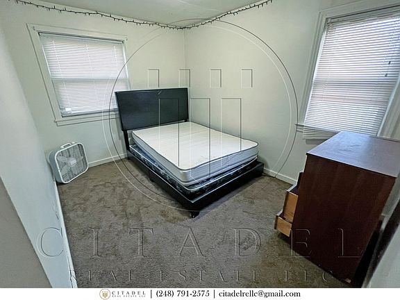3rd image of 33104 Alberta St