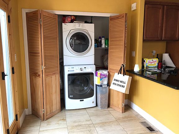 Laundry (washer is not as shown)