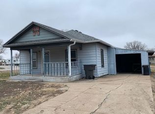 910 W York St, Blue Hill, NE 68930