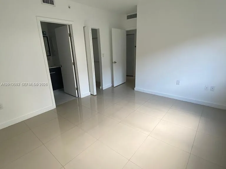 423 E 27th St #102 — Photo 13