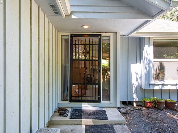5th image of 14700 NE Erickson Dr