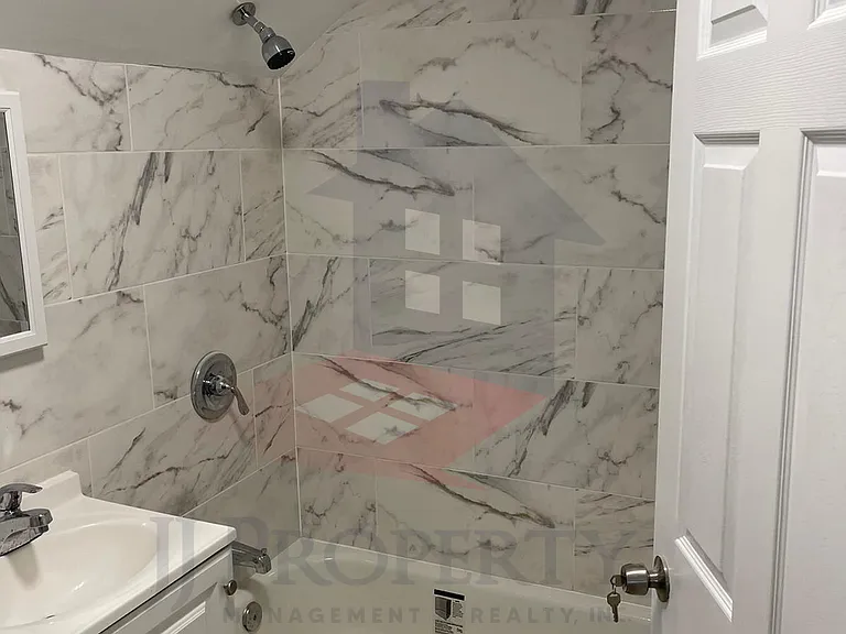 31 Hawthorne St #3 — Photo 4