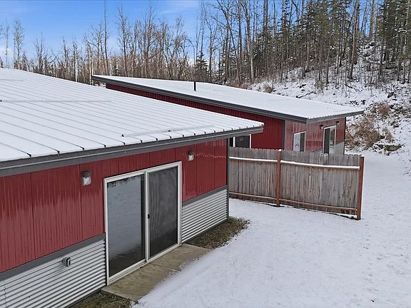 3rd image of 400 S Old Trunk Rd Unit 3