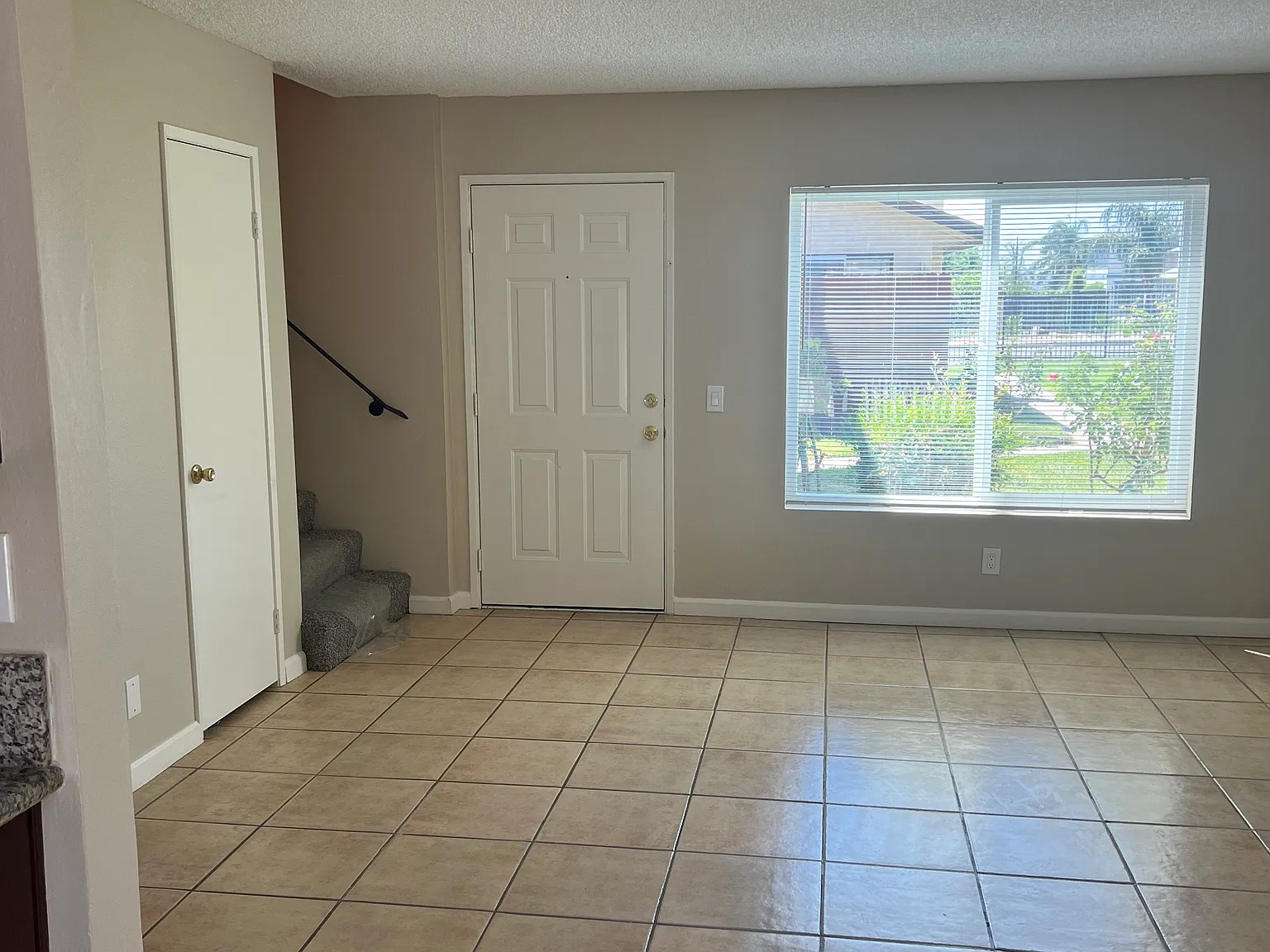3 bed, 1.5 bath, 1300 sqft, $2,500 — Photo 4