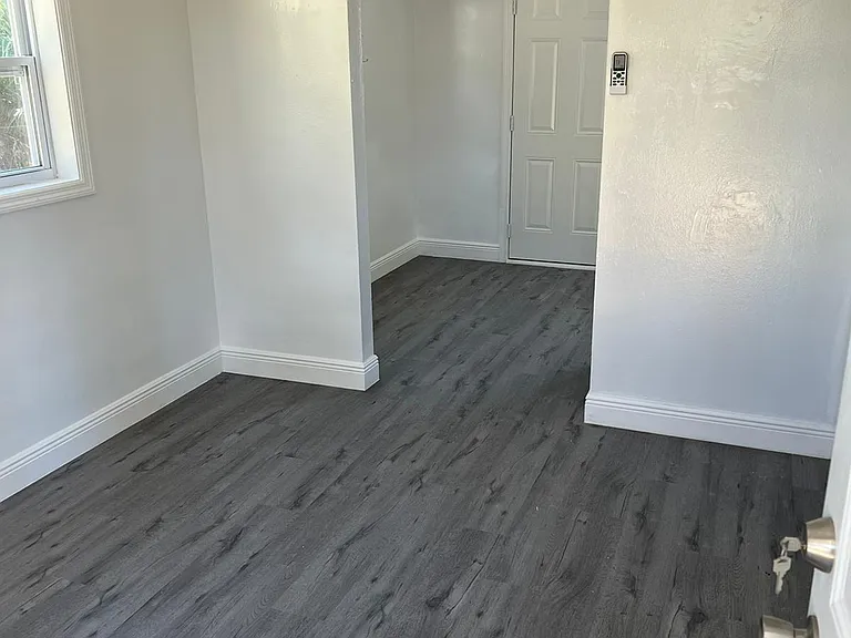 4421 N Clark Ave #C — Photo 5