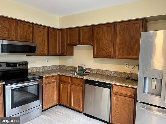 4th image of 2892 Madeira Ct #18