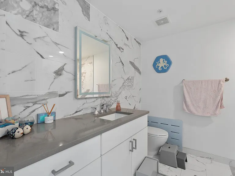 1245 N Pierce St #9 — Photo 20