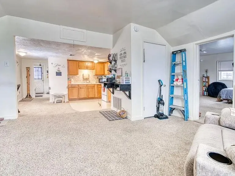 516 E Grand River Ave #2 — Photo 9