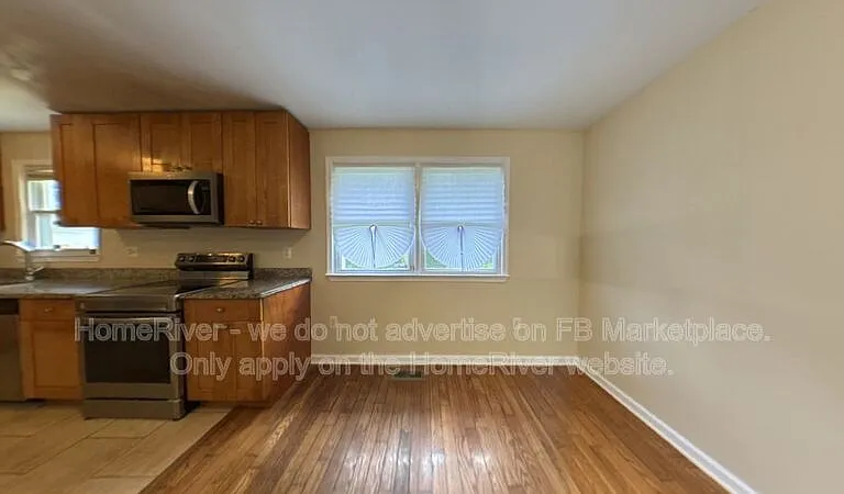 308 Pemberton St — Photo 8